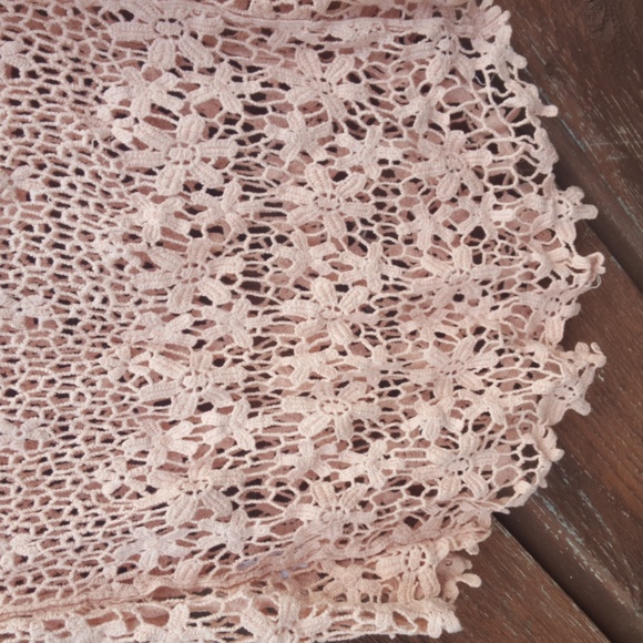 Cozy Casual Crochet top with Flowers - Picture 4 of 5